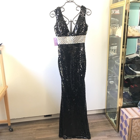 Black Sequence Gown by Aoluoli size S - Picture 2 of 8